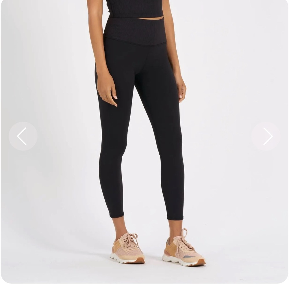 Vuori women’s rib studio legging in black